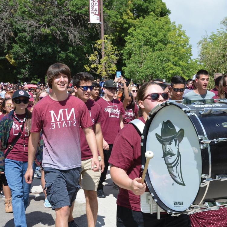 Student walking down the internationall mall at a Frist Walk event.